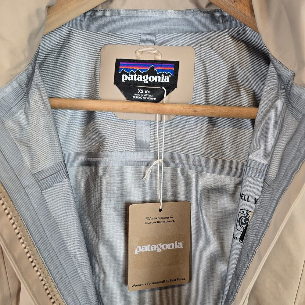 Patagonia Women's Size XS Torrentshell 3L Parka Rain Coat Jacket Oar Tan 27120 - Picture 2 of 3